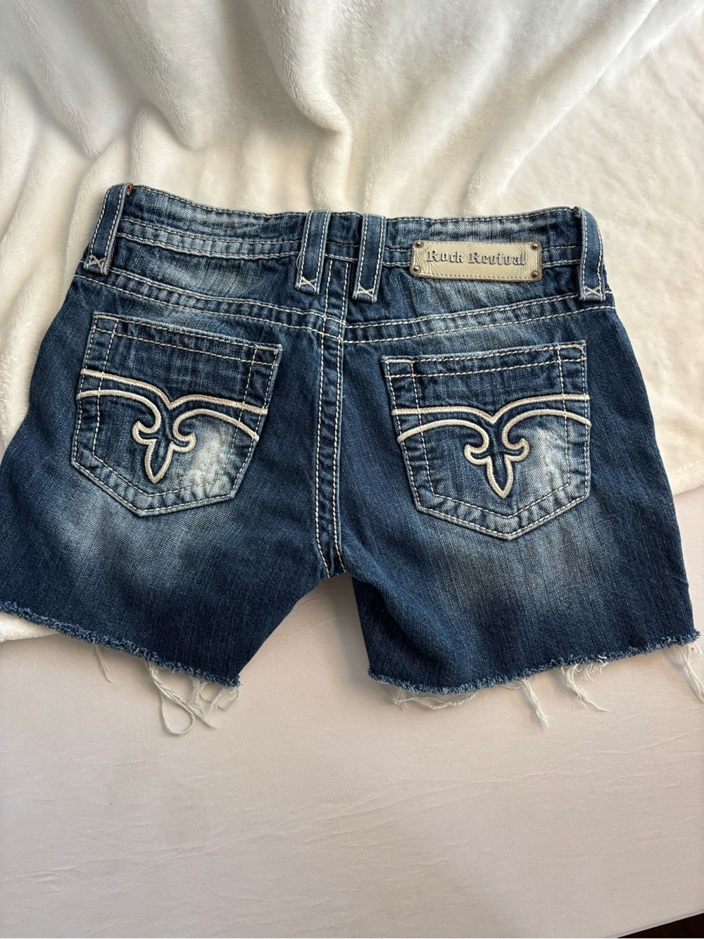 Rock Revival Emilie boyfriend Denim Shorts Size 26 Embroidered Pockets